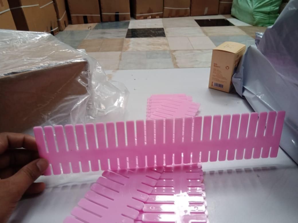 8 Pcs Adjustable Drawer Organiser Dividers in Assorted Colors